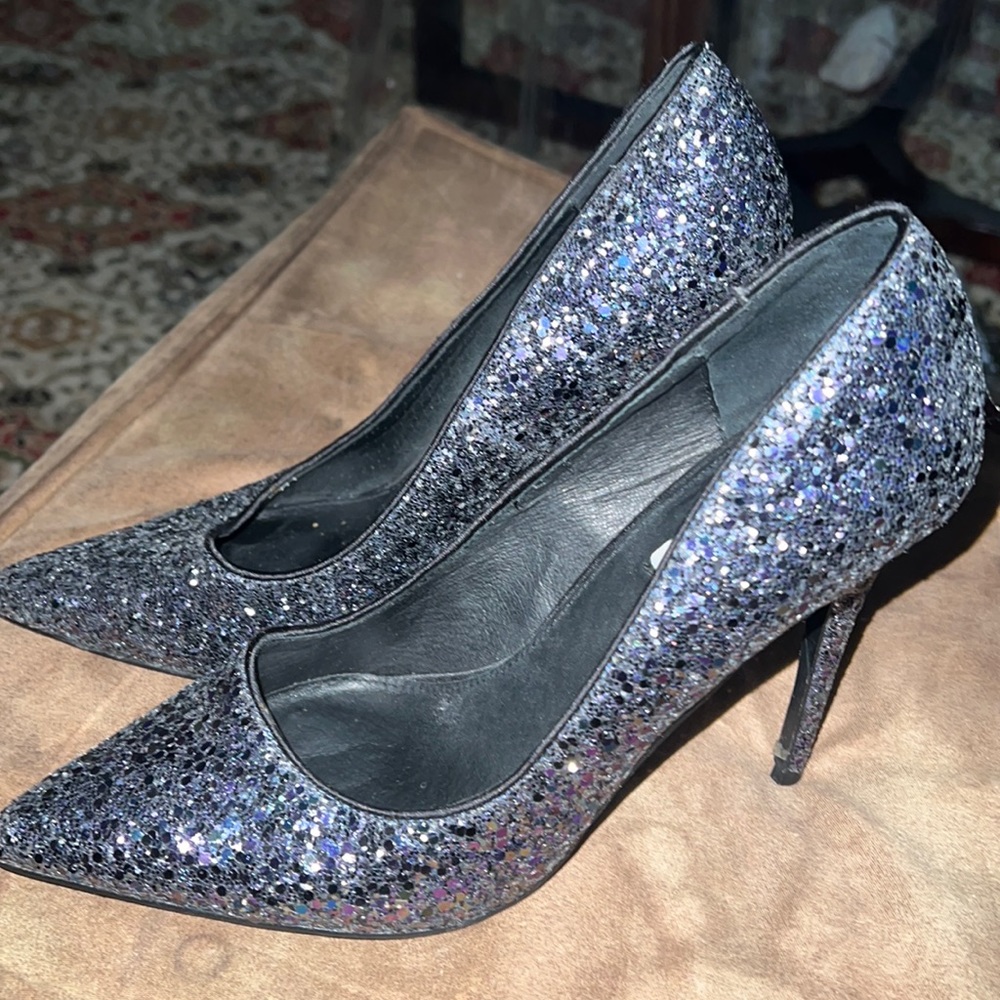 Steve Madden heels; slightly used, no major damage;size 7.5